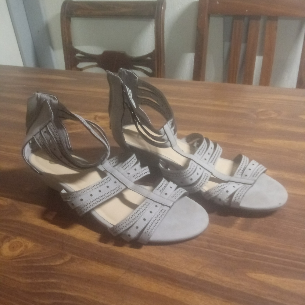 Woman's sandals size 9